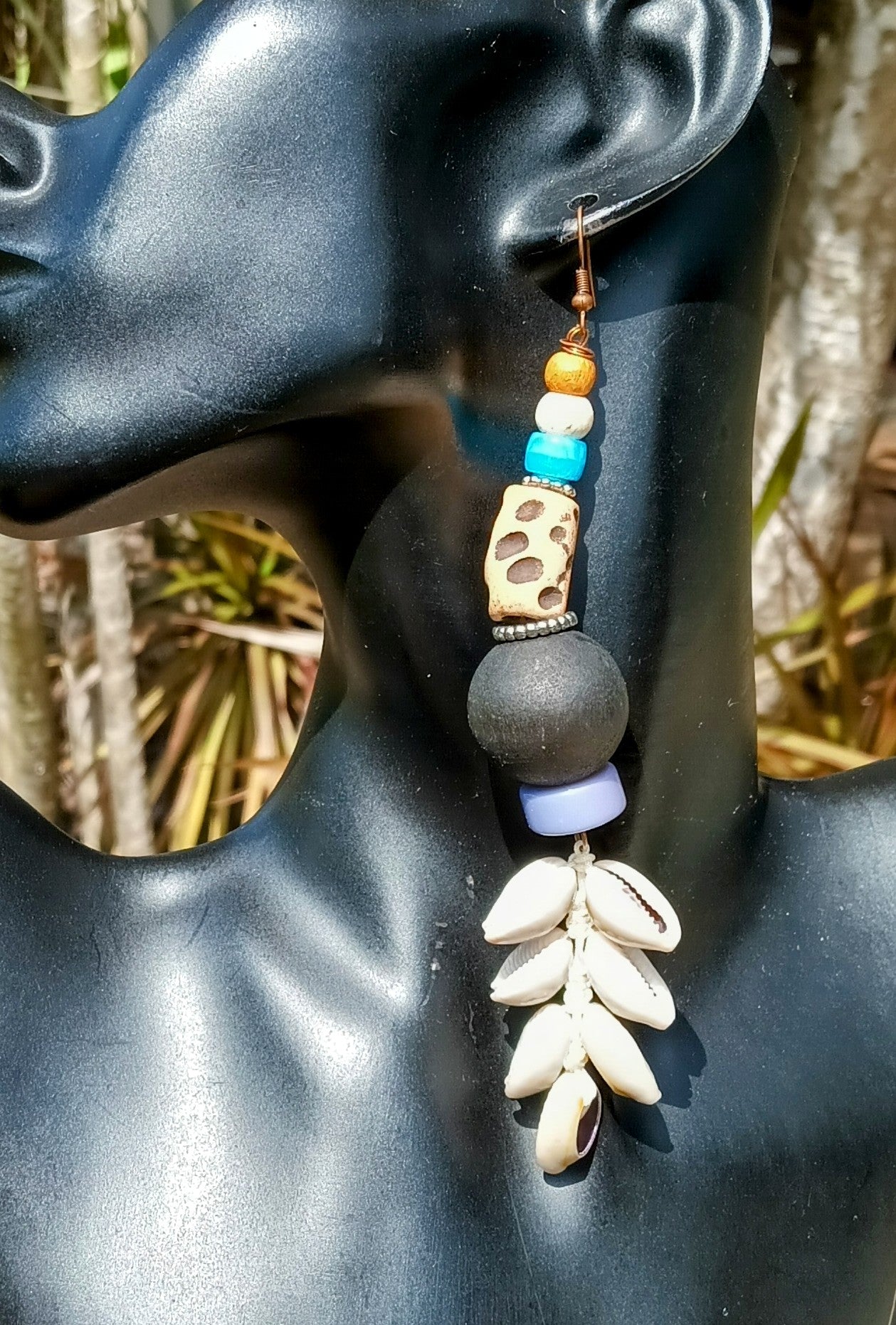 Bold Cowrie shell